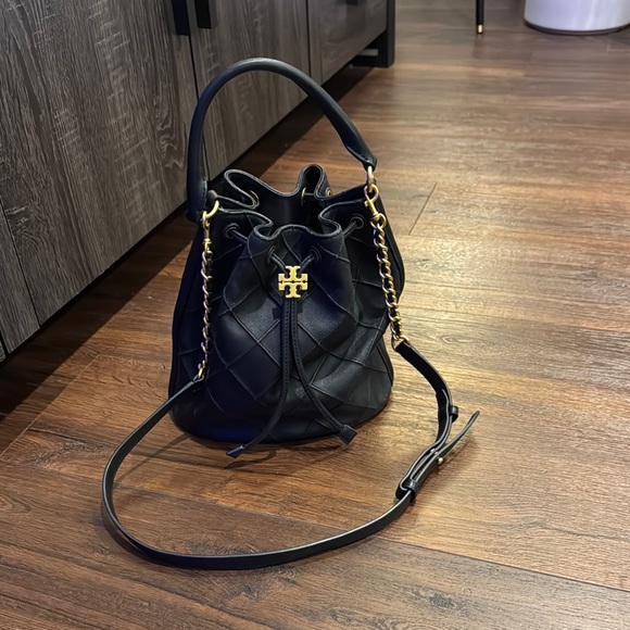 Tory Burch Pre Owned Black Fleming Soft Leather Bucket Bag with short/long strap - Picture 4 of 14